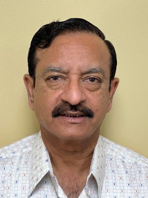 डॉ. कमलेश डेव